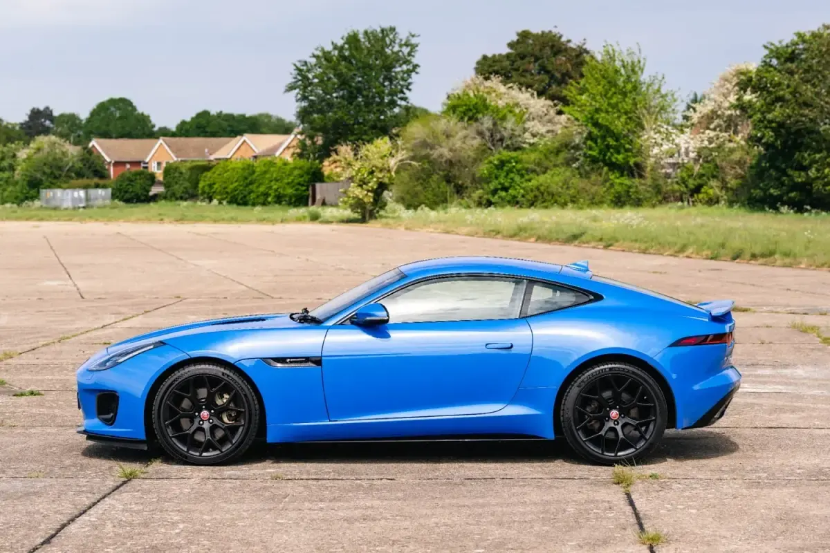 Używany Jaguar F-Type 300 KM (220 kW) 2018 Niebieski Coupe