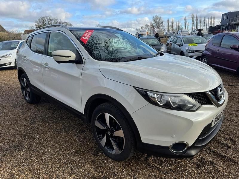 Used Nissan Qashqai N-Connecta 110 HP (80 kW) 2016 White SUV