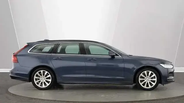 Used Volvo V90 Momentum 197 HP (144 kW) 2021 Blue Estate