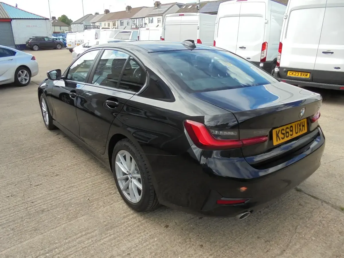 Used BMW 318 Comfort Edition 150 HP (110 kW) 2019 Black Sedan
