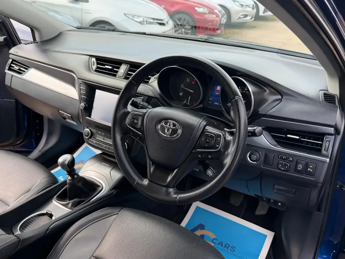Used Toyota Avensis Business Edition 2015 Blue Estate
