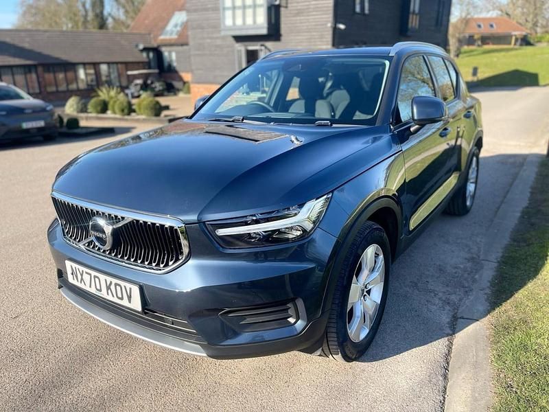 Used Volvo XC40 Momentum 163 HP (119 kW) 2020 Blue SUV