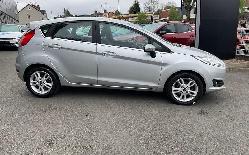Usado Ford Fiesta Zetec 101 HP (74 kW) 2017 Citadino
