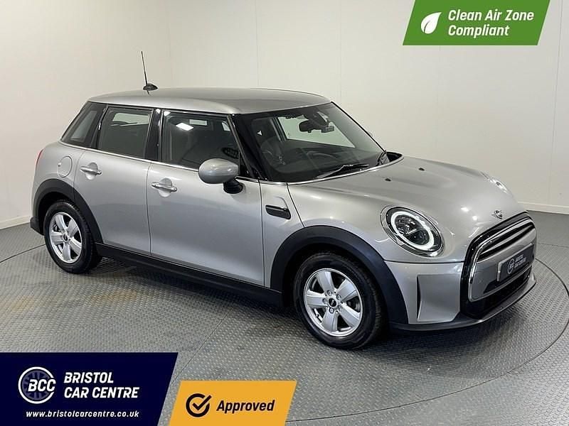 Begagnad Mini Cooper Classic 2022 Silver Halvkombi