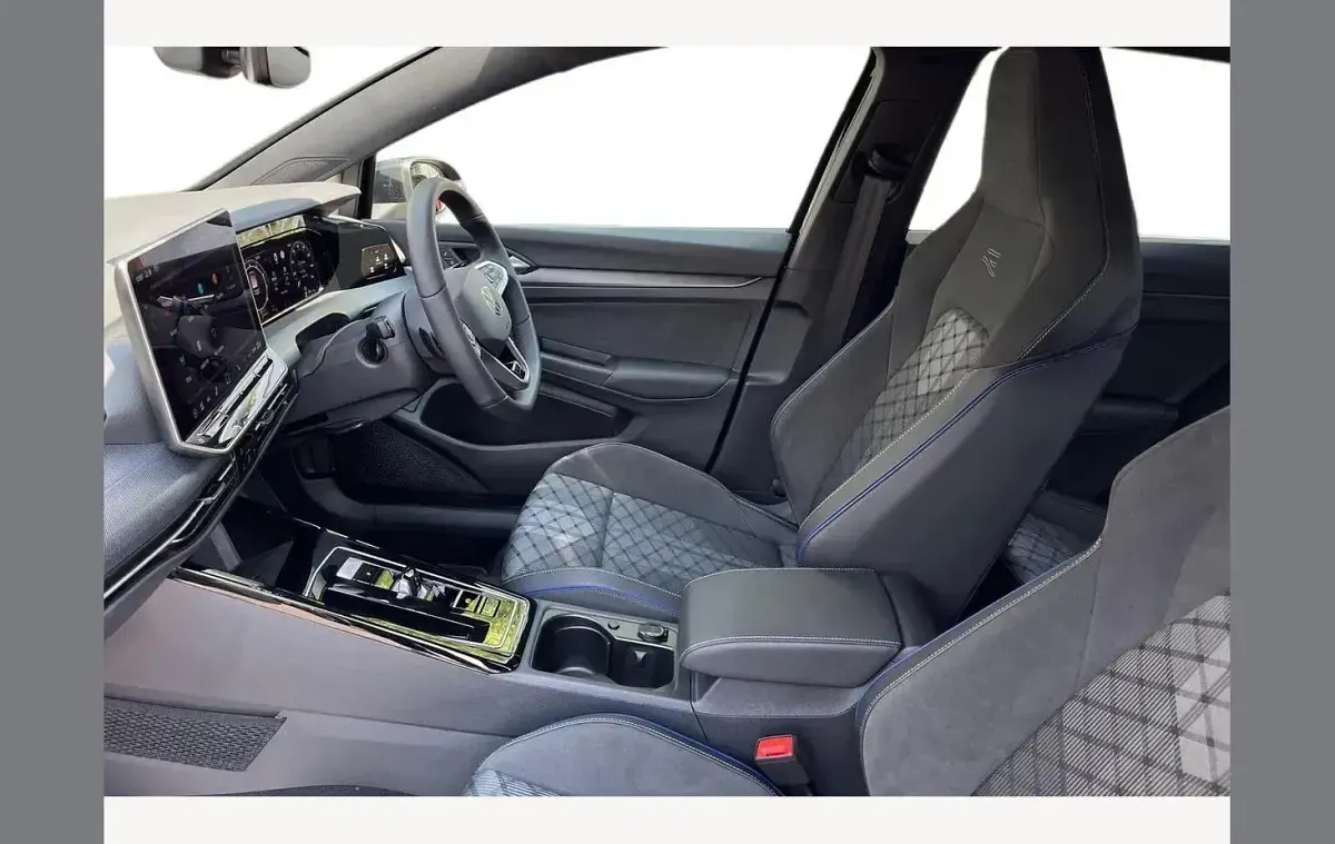 Used VW Golf VIII R-line 150 HP (110 kW) 2025 Grenadilla black Hatchback