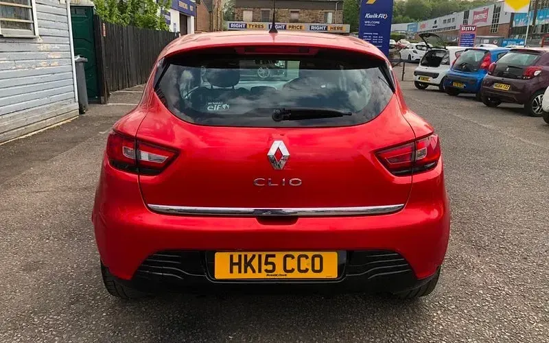 Used Renault Clio Dynamique 73 HP (53 kW) 2015 Red Hatchback