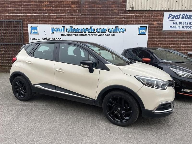 Used Renault Captur Dynamique 90 HP (66 kW) 2014 Cream/black SUV