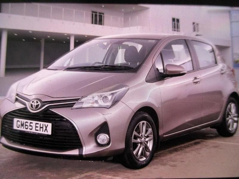 Used Toyota Yaris 99 HP (72 kW) 2015 Bronze Hatchback