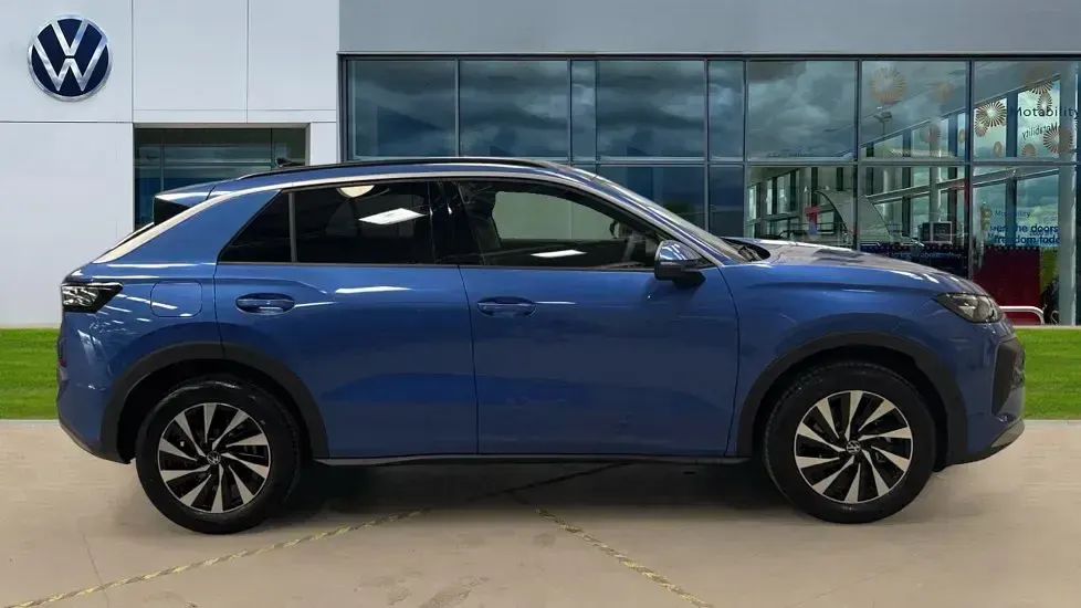 New VW T-Roc Life 150 HP (110 kW) 2026 Celestial blue metallic SUV