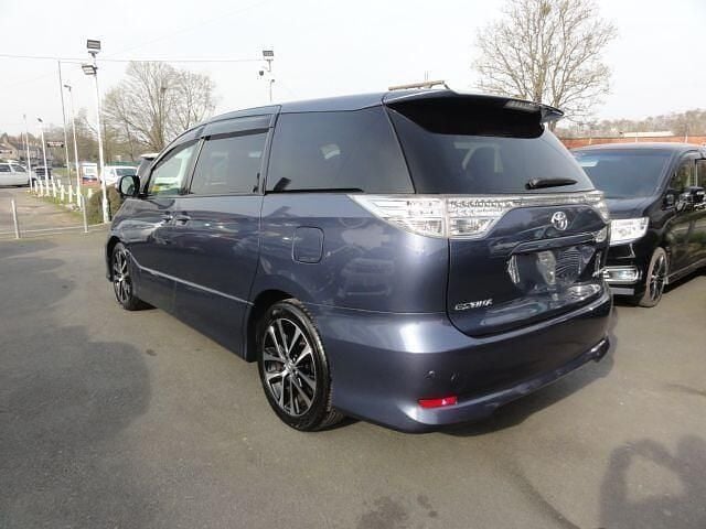 Begagnad Toyota Estima 2026 Grå