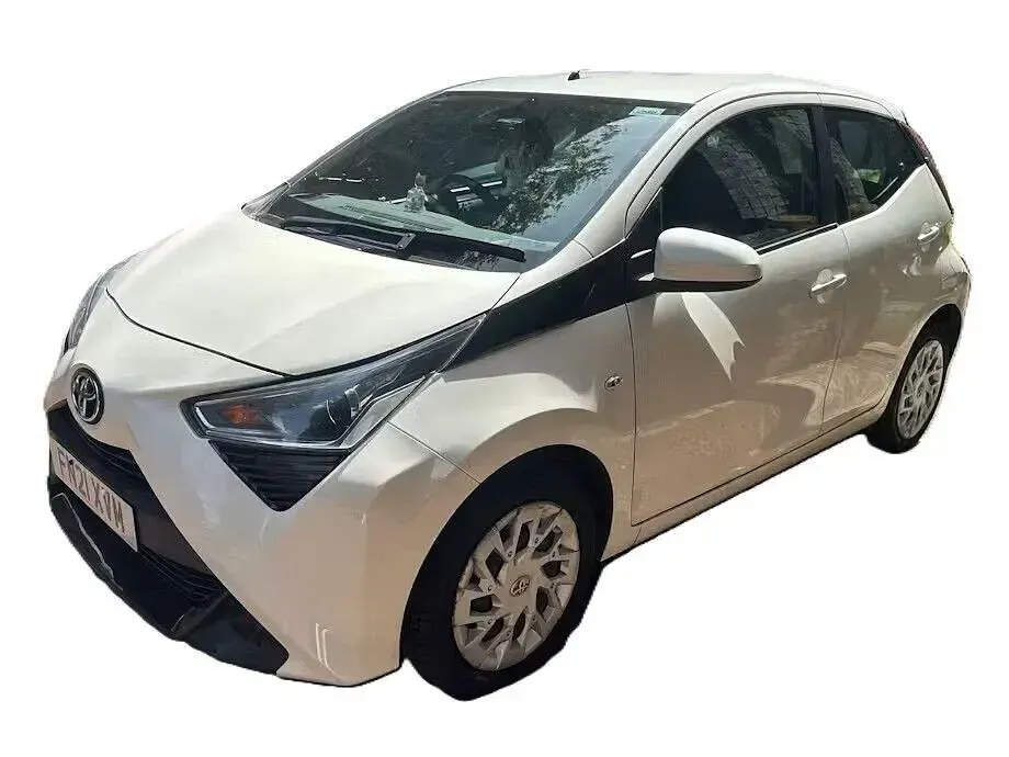 Used Toyota Aygo X-play 71 HP (52 kW) 2021 White Hatchback