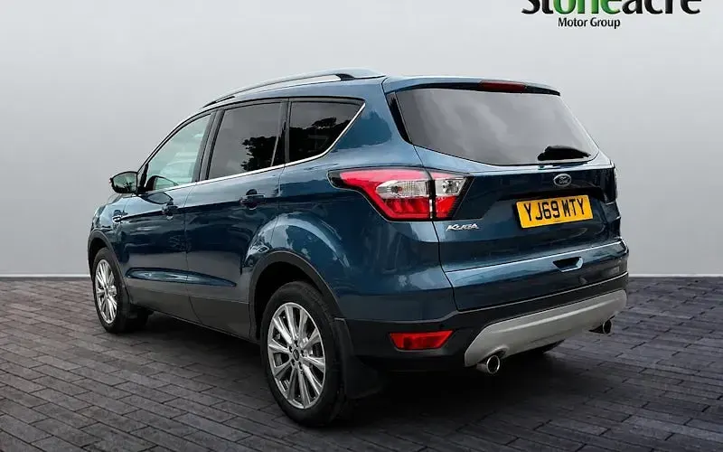 Used Ford Kuga Titanium 150 HP (110 kW) 2019 Red SUV