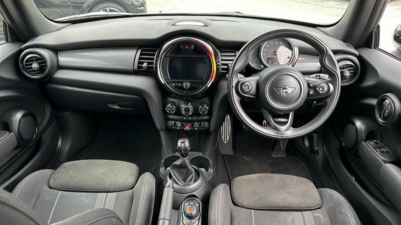 Used Mini Cooper Hatch 134 HP (98 kW) 2019 White Hatchback