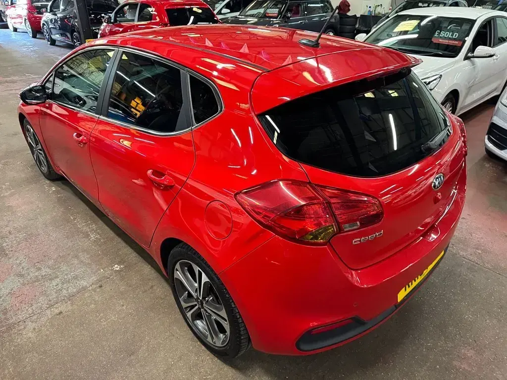 Używany Kia Ceed 2015 Czerwony Hatchback