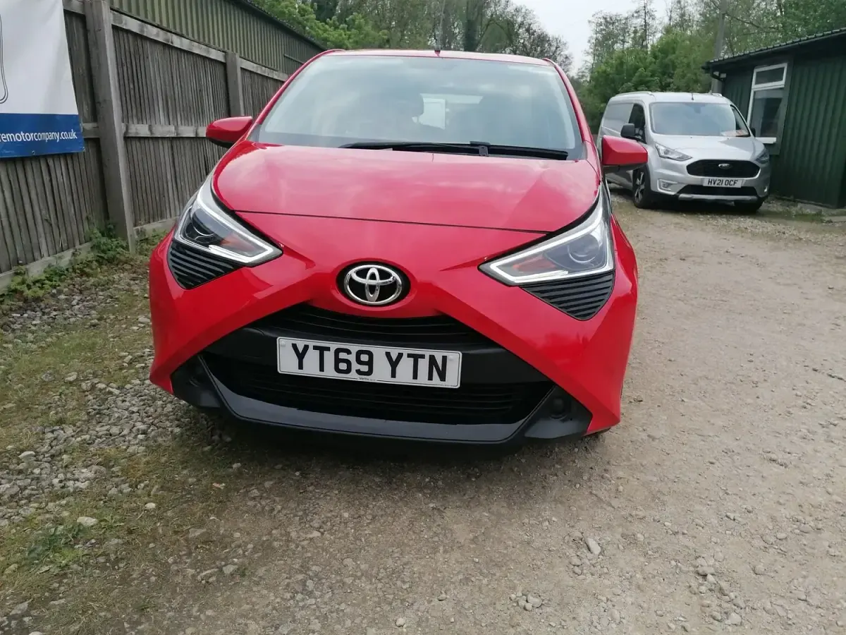 Used Toyota Aygo X-play 72 HP (52 kW) 2019 Red Hatchback