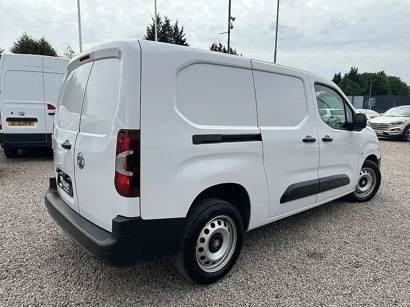 Used Vauxhall Combo 100 HP (73 kW) 2024 White MPV