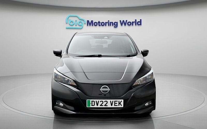 Begagnad Nissan Leaf Tekna 160 kW (218 HK) 2022 Svart Halvkombi