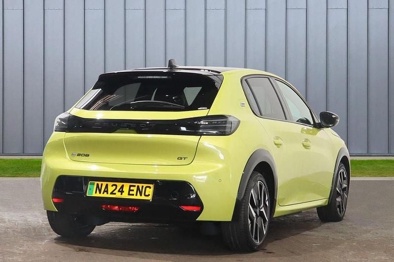 Second-hand Peugeot e-208 GT 113 kW (154 CP) 2024 Galben Hatchback