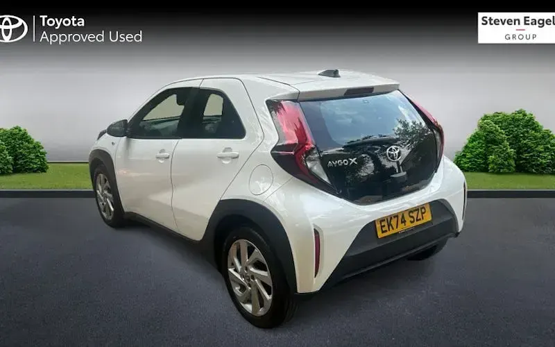 Used Toyota Aygo X PURE 72 HP (52 kW) 2024 White SUV
