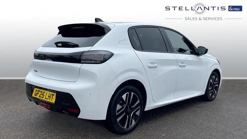 Used Peugeot 208 Allure 99 HP (72 kW) 2025 White Hatchback