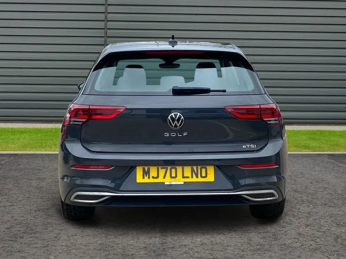 Usado VW Golf VII Style 150 CV (110 kW) 2021 Gris Utilitario