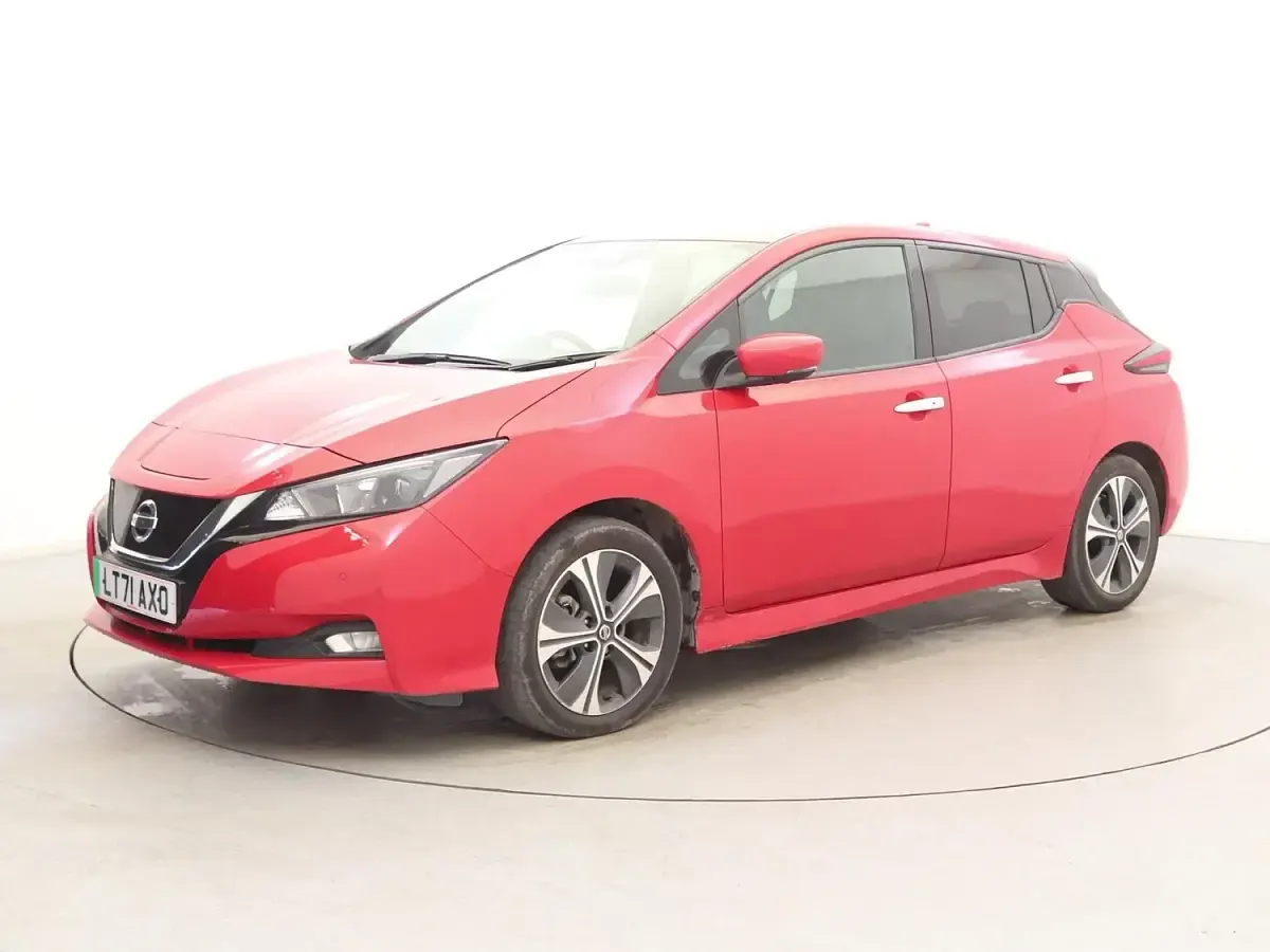 Used Nissan Leaf N-Connecta 110 kW (150 HP) 2021 Red Hatchback