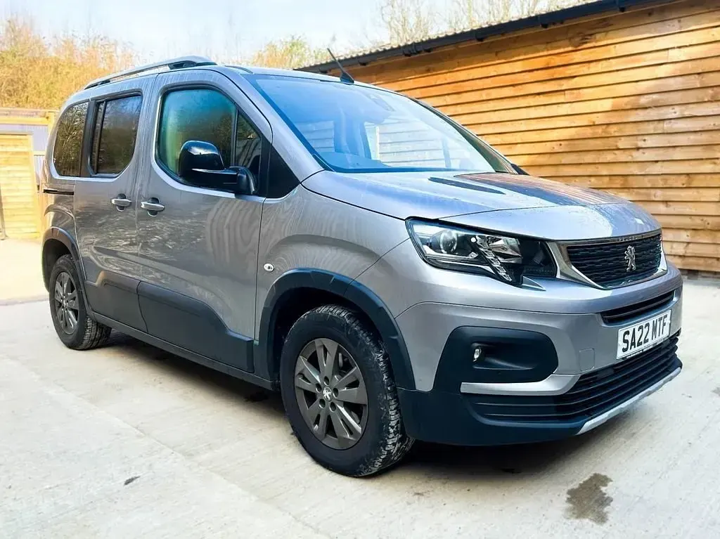 Używany Peugeot Rifter Access 131 KM (96 kW) 2022 Szary Minivan