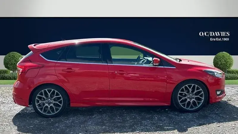 Used Ford Focus Zetec 2015 Red Hatchback