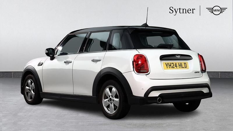 Used Mini Cooper Classic 134 HP (98 kW) 2024 White Hatchback