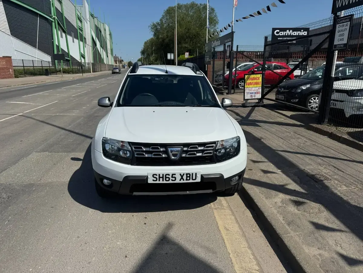 Used Dacia Duster Lauréate 110 HP (80 kW) 2015 White SUV
