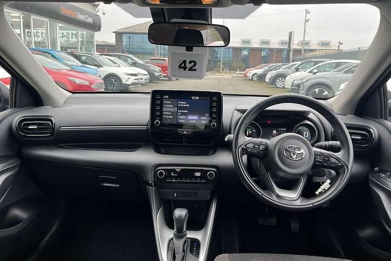 Second-hand Toyota Yaris Hybrid Design 113 CP (83 kW) 2022 Other Hatchback