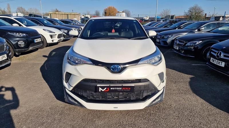 Used Toyota C-HR 122 HP (89 kW) 2019 White SUV