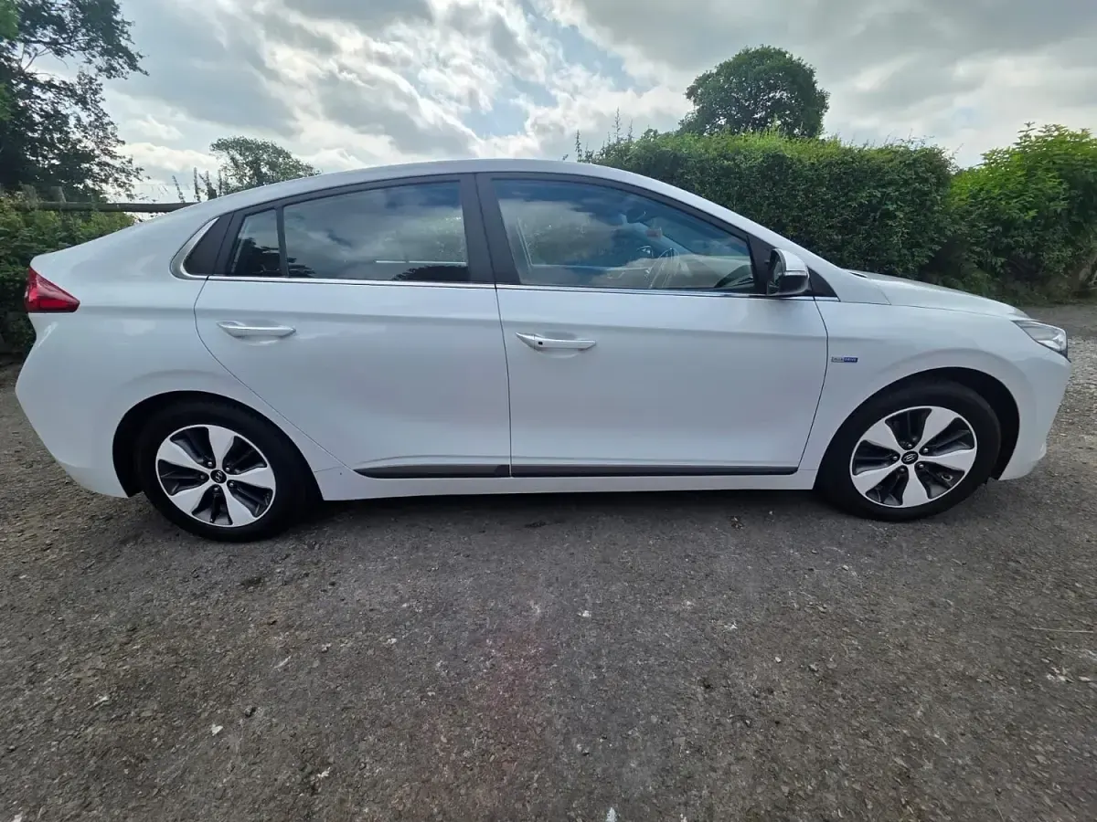 Used Hyundai Ioniq Premium 141 HP (103 kW) 2019 White Hatchback