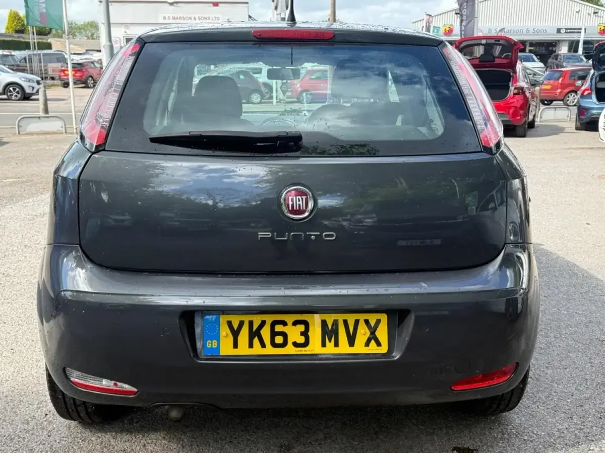 Używany Fiat Punto Easy 77 KM (56 kW) 2013 Szary Hatchback