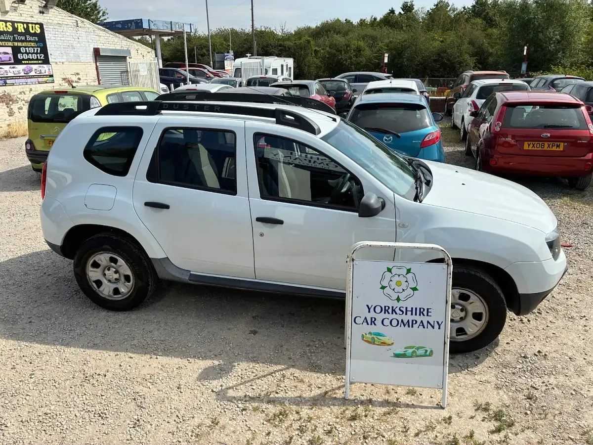 Used Dacia Duster Ambiance 110 HP (80 kW) 2015 White SUV