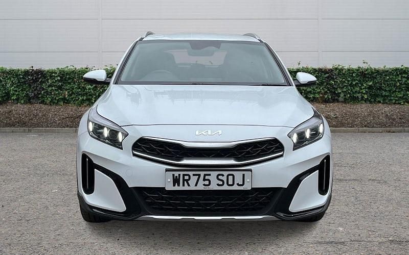 Usado Kia XCeed 114 HP (83 kW) 2025 Branco SUV