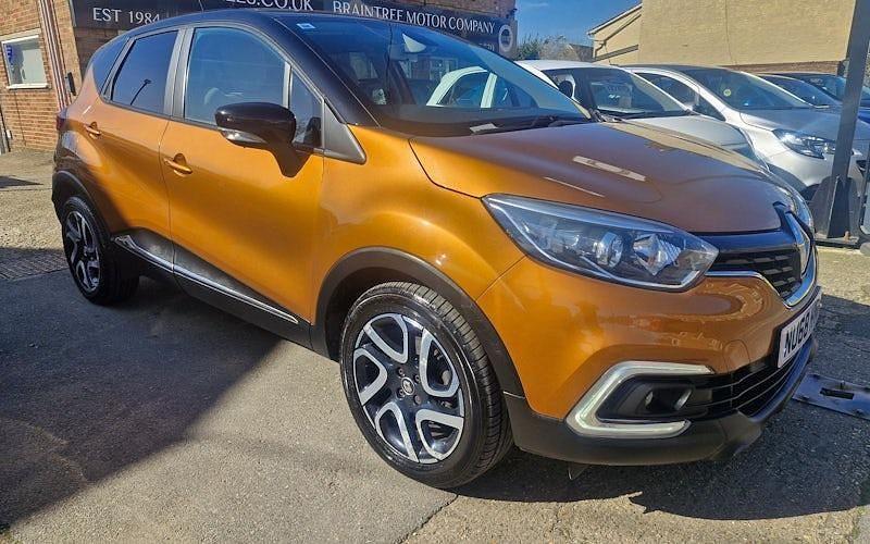 Used Renault Captur Iconic 90 HP (66 kW) 2018 Orange/black SUV