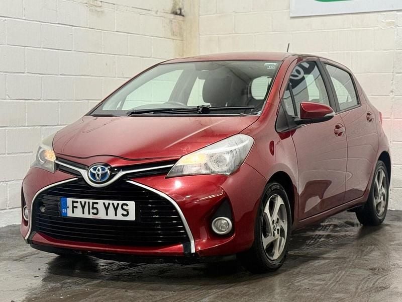Used Toyota Yaris Hybrid 2015 Red Hatchback