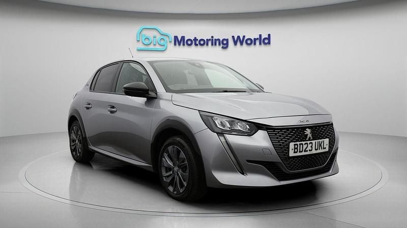 Used Peugeot e-208 Allure+ 100 kW (136 HP) 2023 Grey Hatchback