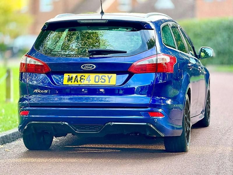 Used Ford Focus Zetec 115 HP (84 kW) 2014 Blue Estate