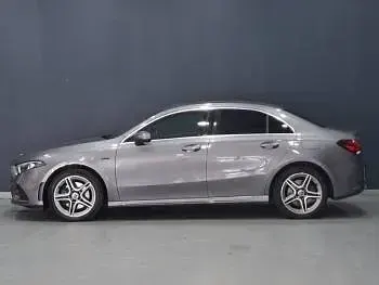 Usado Mercedes A250 AMG line 218 HP (160 kW) 2020 Cinzento Sedan