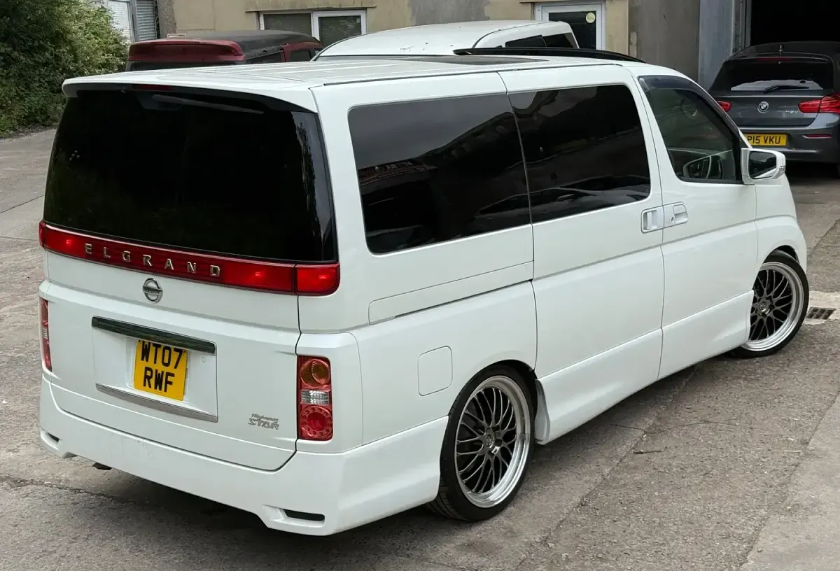 Used Nissan Elgrand 2007 White MPV