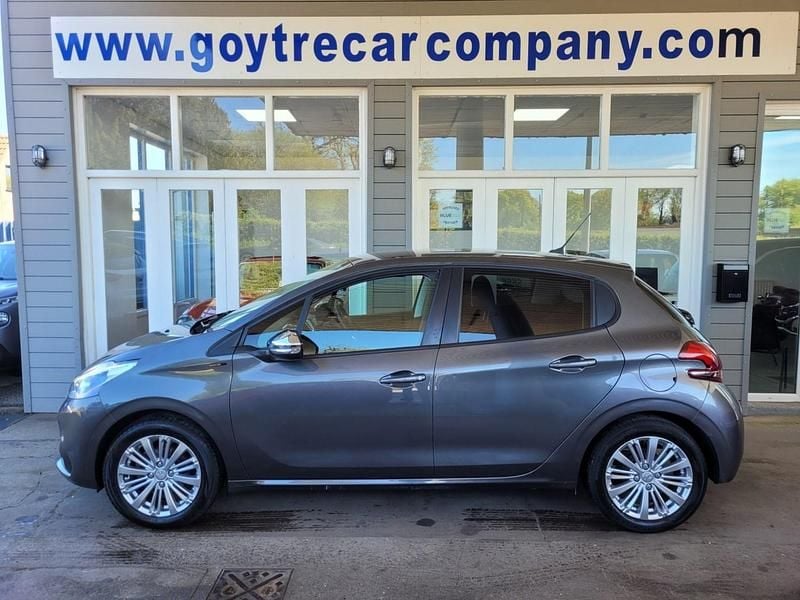 Second-hand Peugeot 208 Signature Sky 2019 Gri Hatchback