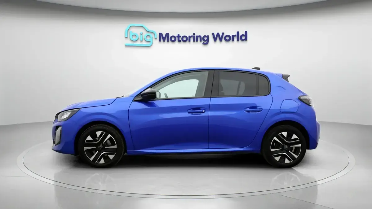 Used Peugeot 208 Allure 101 HP (74 kW) 2024 Blue Hatchback