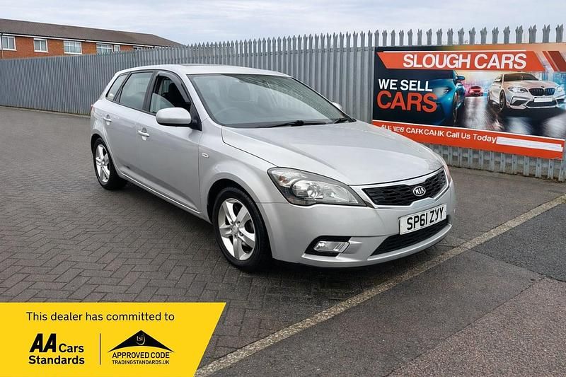 Used Kia Ceed 89 HP (65 kW) 2012 Silver Hatchback