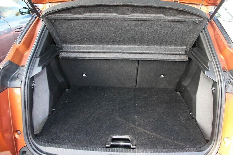 Used Peugeot 2008 Allure+ 100 HP (73 kW) 2022 Orange SUV