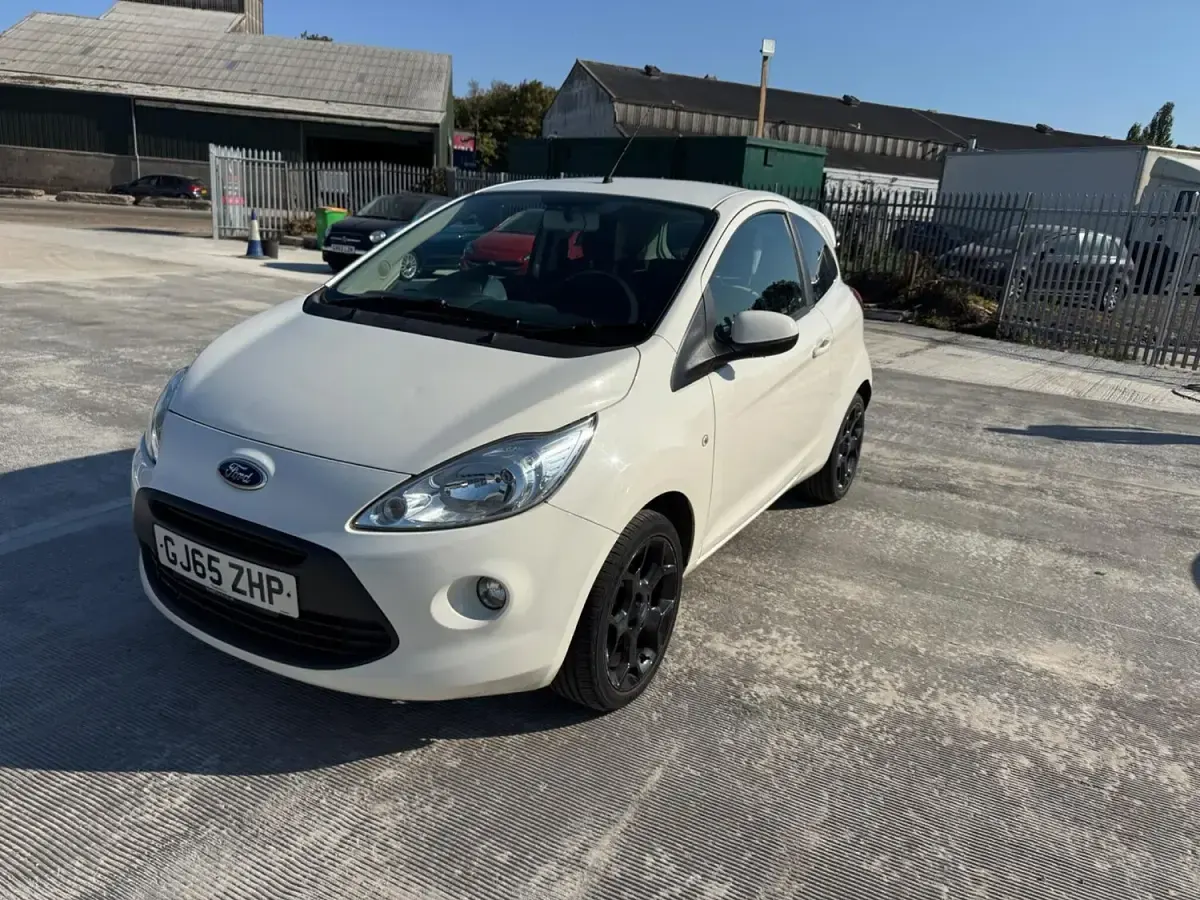 Used Ford Ka Zetec 69 HP (50 kW) 2015 White Hatchback