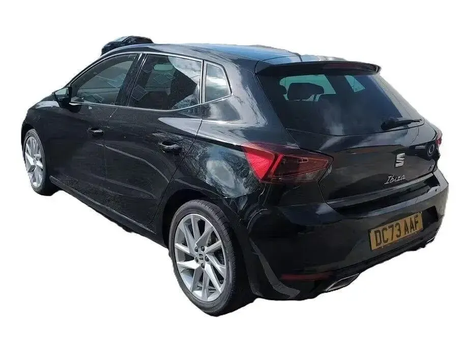 Usado Seat Ibiza FR 110 CV (80 kW) 2024 Negro Utilitario