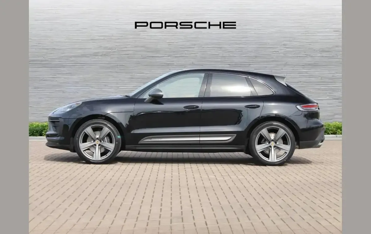 Used Porsche Macan 261 HP (191 kW) 2026 Black SUV