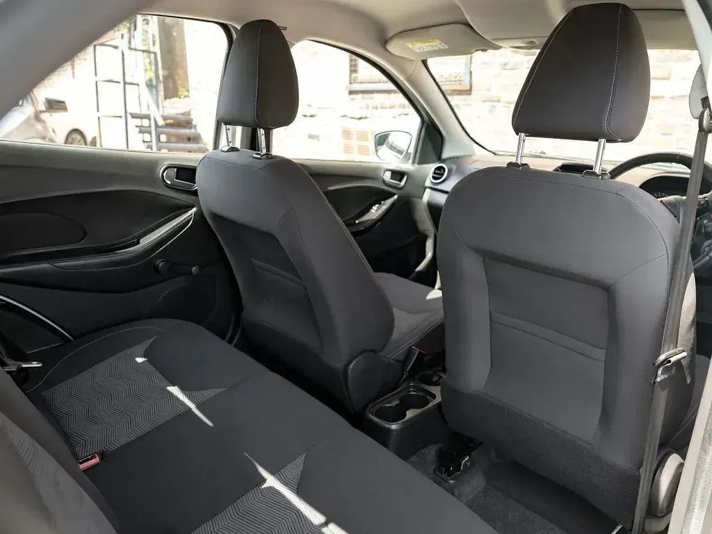 Used Ford Ka Plus Zetec 70 HP (51 kW) 2016 White Hatchback